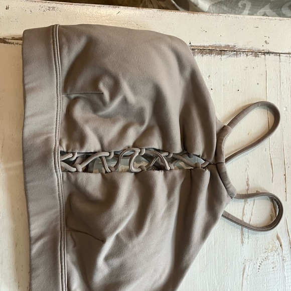 Alo Yoga Entwine Leggings and Startlet Halter Bra Set - Picture 6 of 6